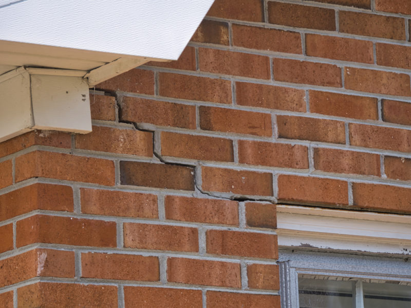 what is the difference between structural cracks and non structural cracks